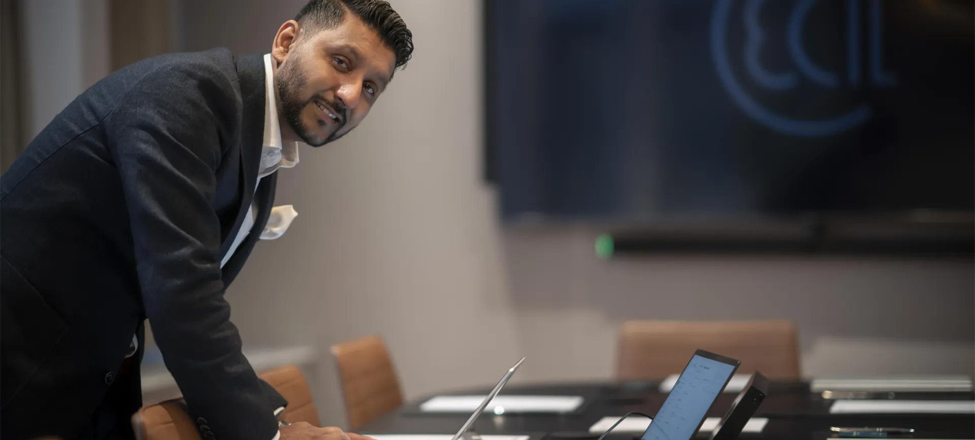 Marban light red web-27